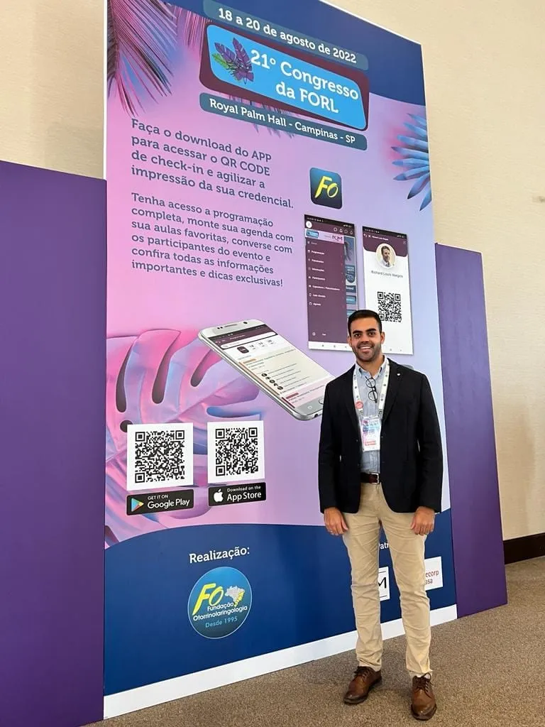 dr guilherme menezes em um congresso