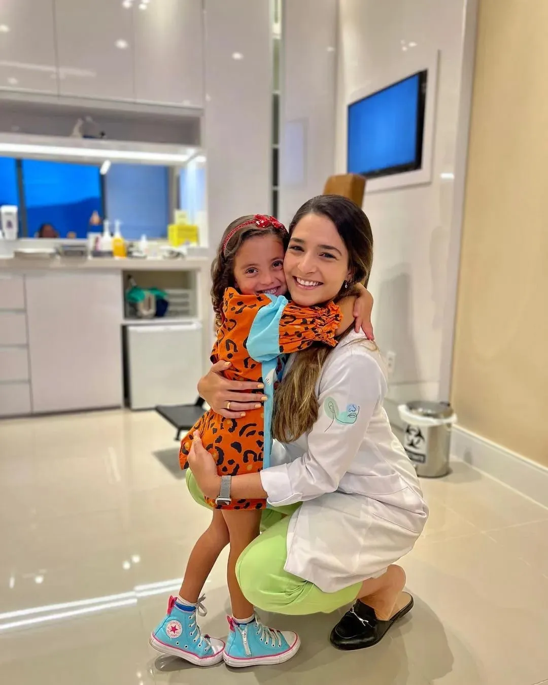 dra otorinolaringologista isabela martins e sua paciente